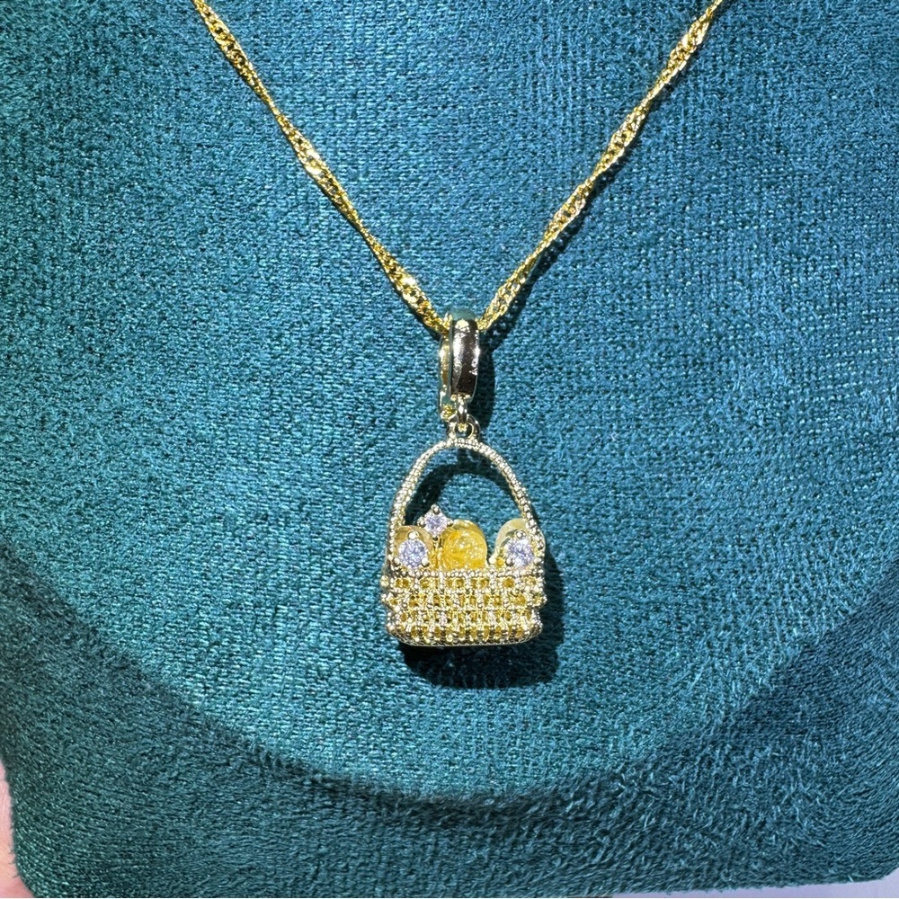 Elegant Gold and Silver Pendant Necklace